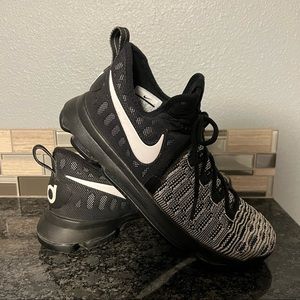 KD 9 Basketball Shoes 9.5 Men